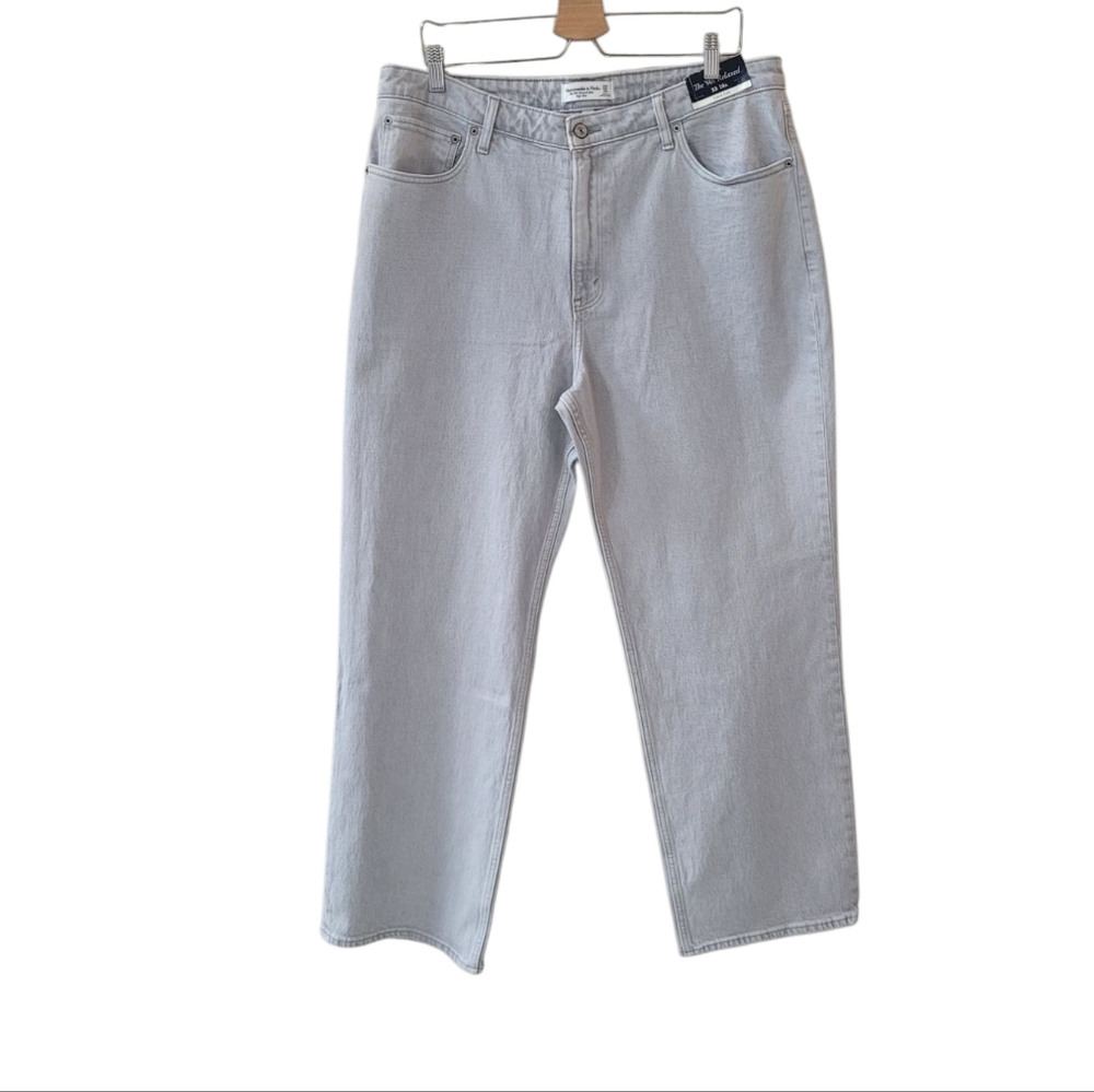 ABERCROMBIE & FITCH Lt Grey Curve Love 90s Relaxed High Rise Jean Size 33 16R